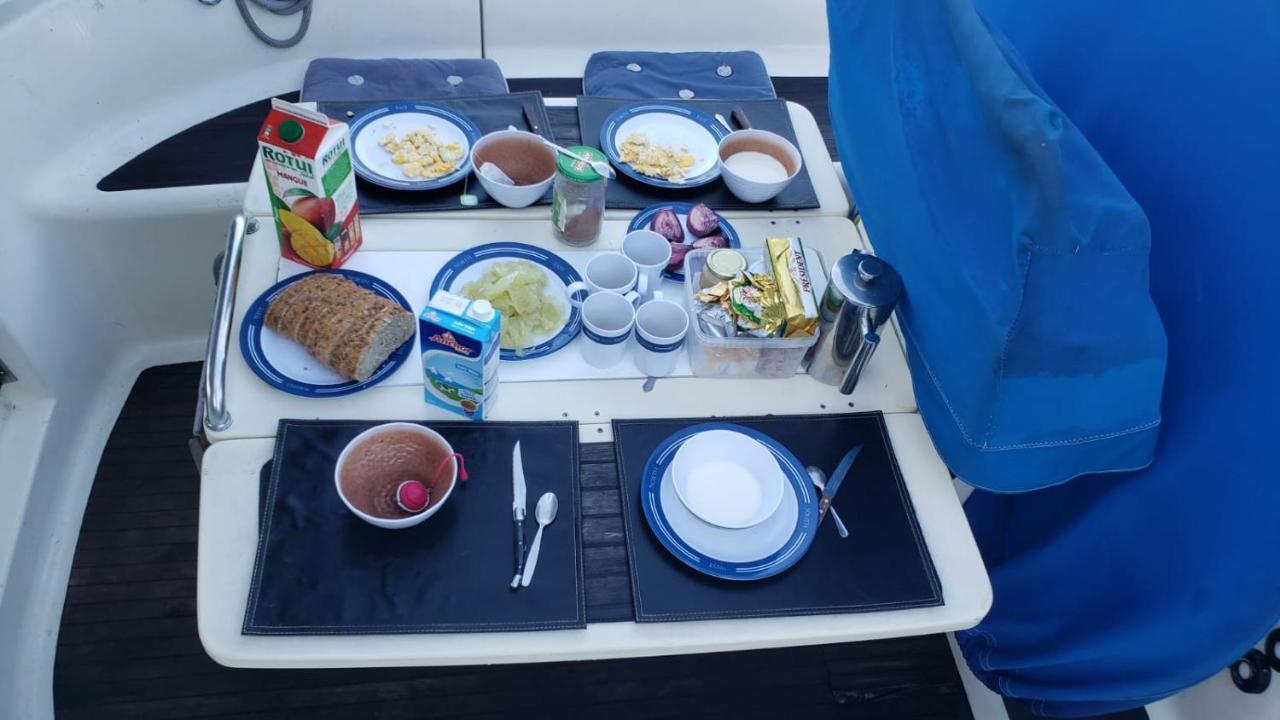 2 Nuits Insolites & 1 Excursion Voile A Bord Du Voilier Mori Ora Moorea Bagian luar foto
