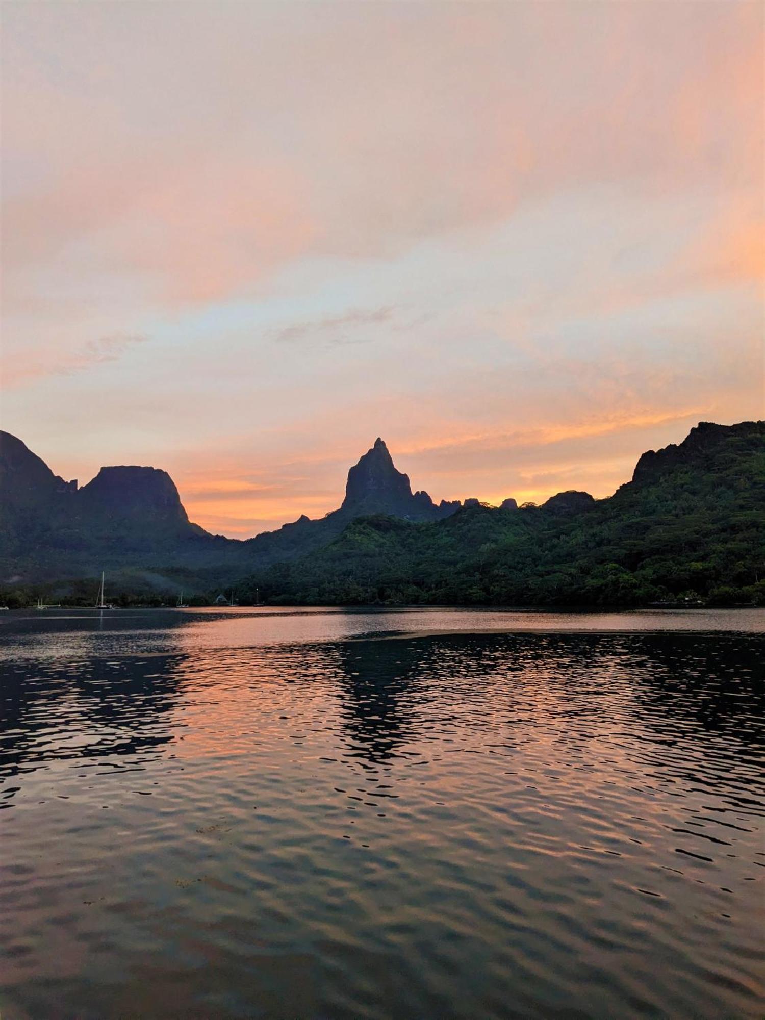 2 Nuits Insolites & 1 Excursion Voile A Bord Du Voilier Mori Ora Moorea Bagian luar foto